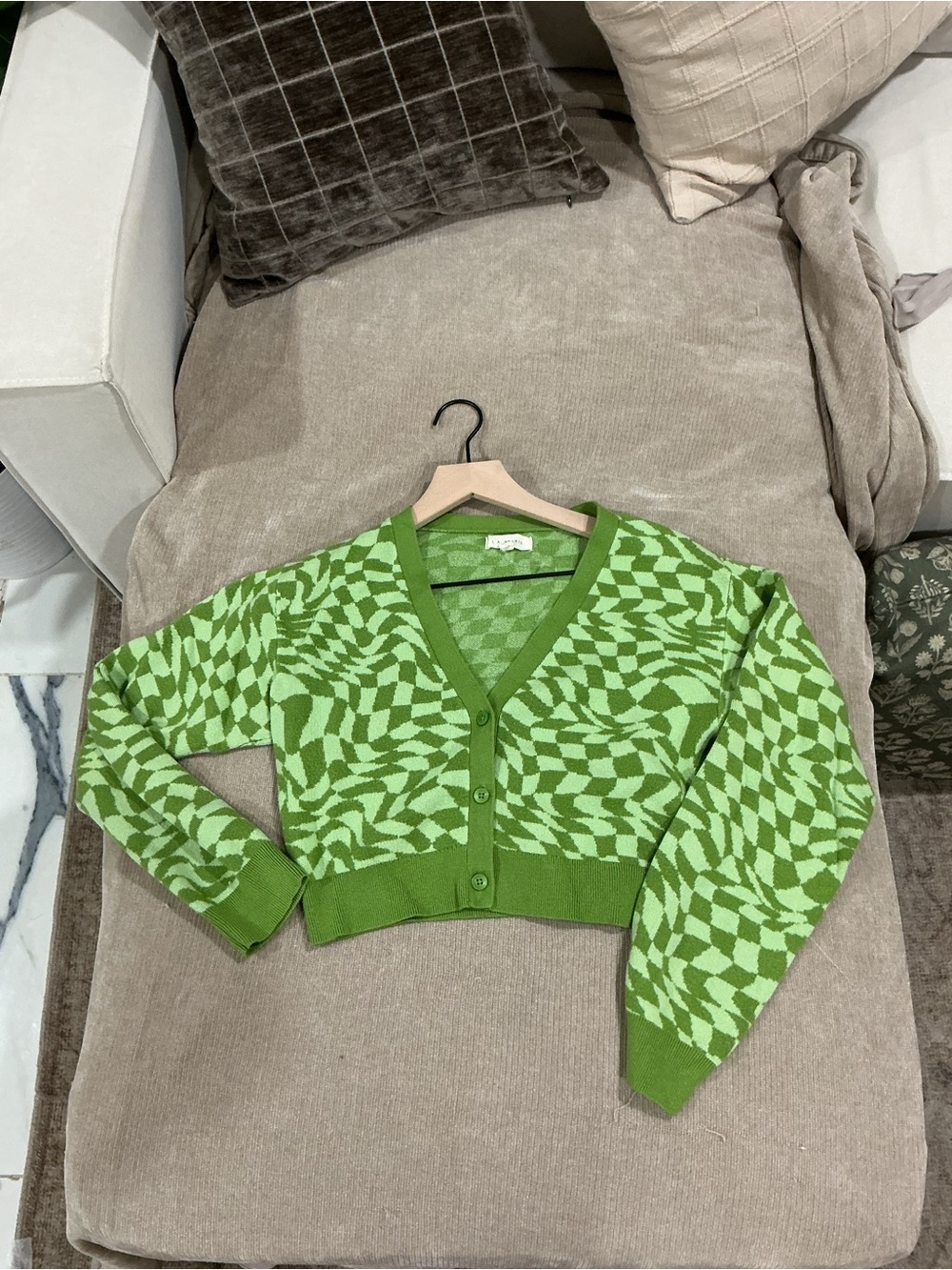 Francesca's Collections Green Geometric V-Neck Cropped Cardigan
